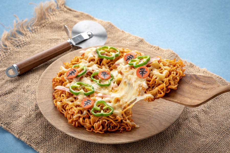 ザクッ！ウマッ！カラッ！辛ラーメンピザ | おすすめレシピ | NONGSHIM