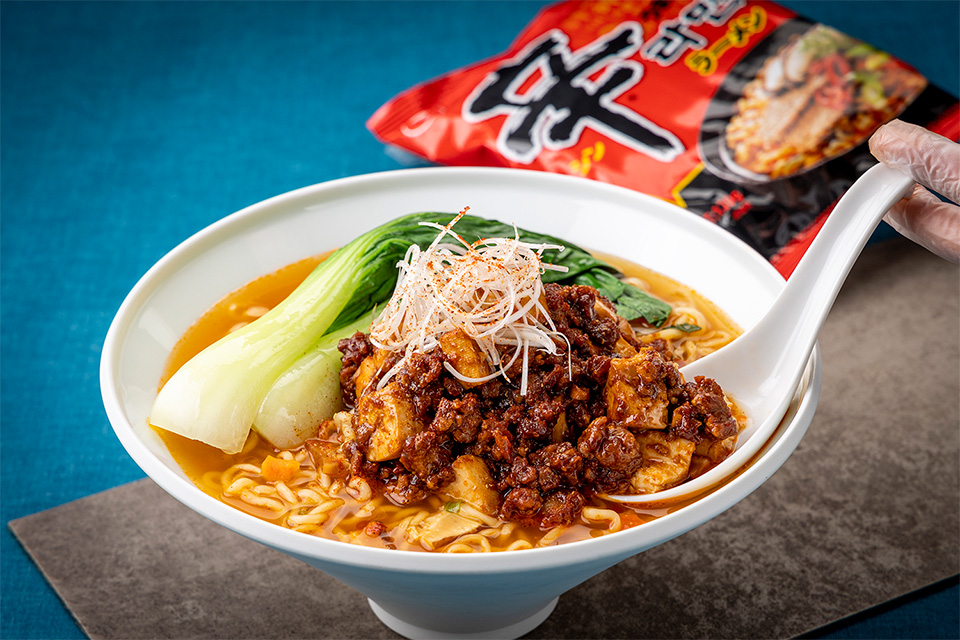 王道、旨辛タッグ! やみつき麻婆辛ラーメン | おすすめレシピ | NONGSHIM